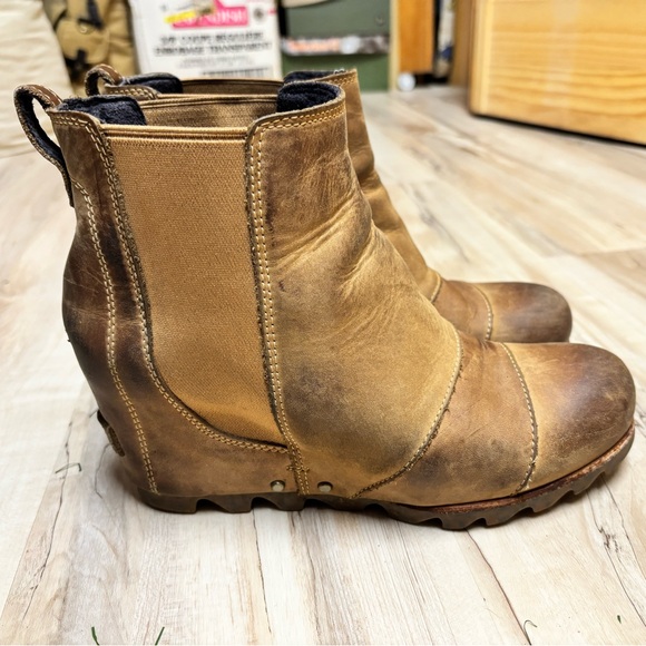 Sorel Lea Wedge Boots size 8 Chelsea Joan of Arch - Picture 1 of 7
